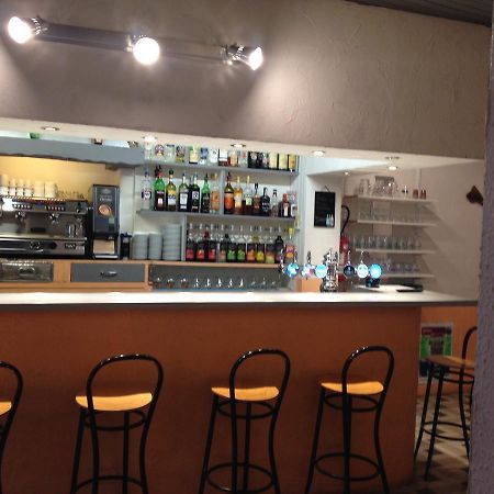 Bar Hotel De La Place Mezel (Alpes-de-Haute-Provence) Bagian luar foto