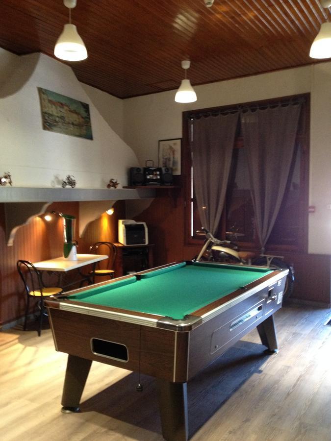 Bar Hotel De La Place Mezel (Alpes-de-Haute-Provence) Bagian luar foto